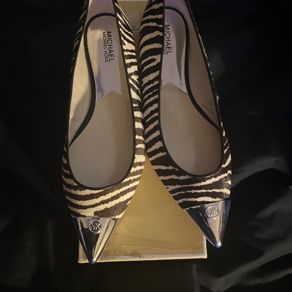 Michael Kors flat shoes - Picture 2 of 11